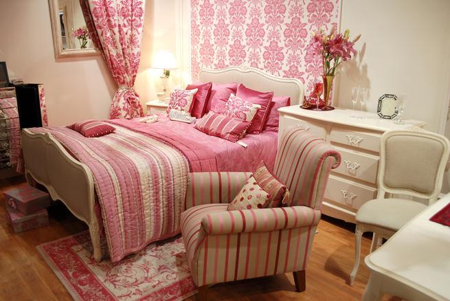 Sypialnia w stylu vintage – jakie kolory ścian wybrać? 